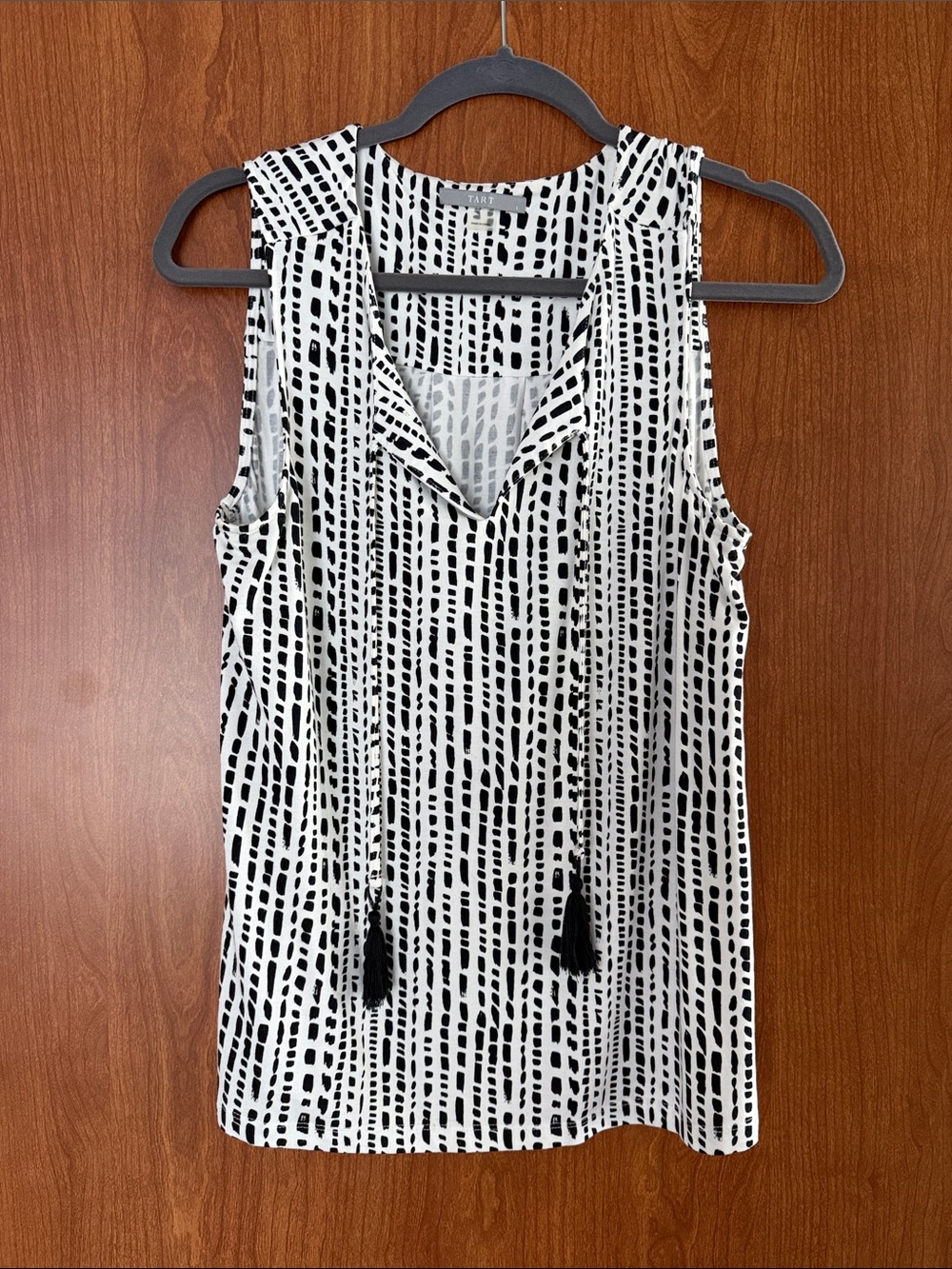 Tart Sleeveless Black & White Printed V-Neck Tank with Tassel Ties